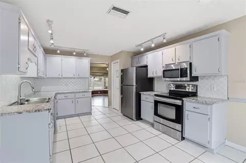 Kitchen - 3940 SW 134th St, Ocala, FL 34473 photo 1 of 4