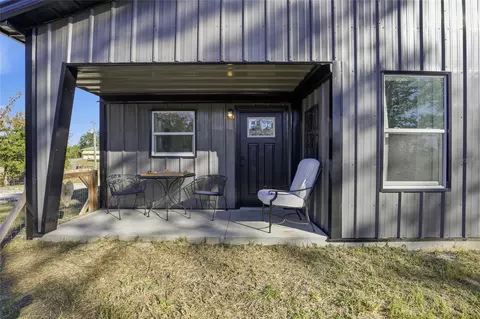 Exterior - 4030 NE 140th Ct, Williston, FL 32696 photo 2 of 8