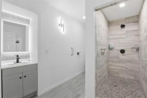 Bath - 4030 NE 140th Ct, Williston, FL 32696 photo 1 of 3
