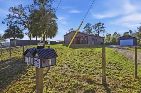 Exterior - 4030 NE 140th Ct, Williston, FL 32696 photo 5 of 8