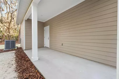 Exterior - 2016 NE 3rd Ave, Gainesville, FL 32641 photo 4 of 9