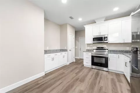 Kitchen - 2016 NE 3rd Ave, Gainesville, FL 32641 photo 2 of 2