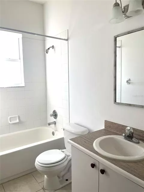 Bath - 13455 Silvercreek Dr, Riverview, FL 33579 photo 3 of 3