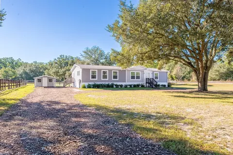 19750 SE 30th St, Morriston, FL 32668