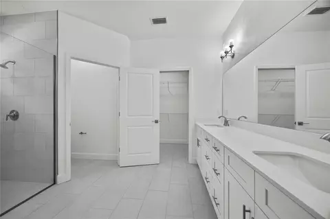 Bath - 1100 SW 67th Way, Gainesville, FL 32607 photo 2 of 4