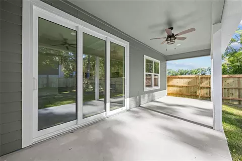 Exterior - 1086 SW 67th Way, Gainesville, FL 32607 photo 4 of 8