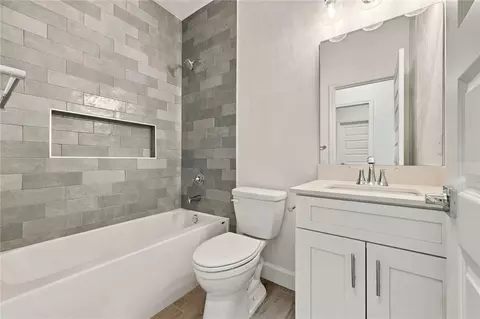 Bath - 1086 SW 67th Way, Gainesville, FL 32607 photo 4 of 6
