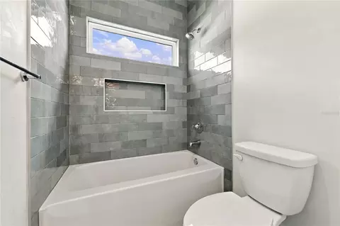 Bath - 1086 SW 67th Way, Gainesville, FL 32607 photo 5 of 6