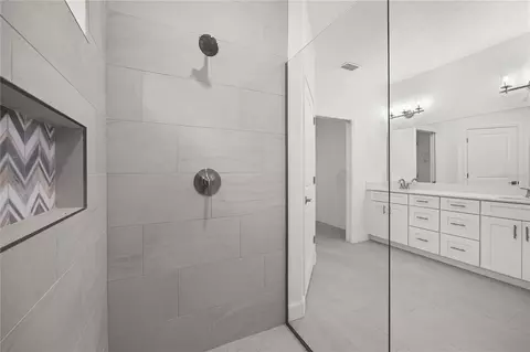 Bath - 1086 SW 67th Way, Gainesville, FL 32607 photo 6 of 7