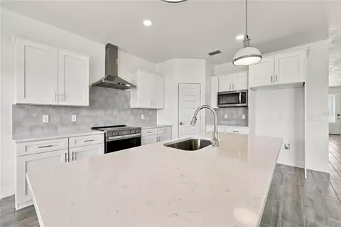 Kitchen - 1086 SW 67th Way, Gainesville, FL 32607 photo 3 of 4