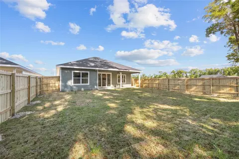 Exterior - 1086 SW 67th Way, Gainesville, FL 32607 photo 5 of 8