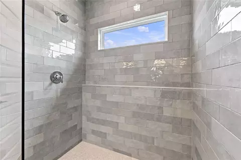 Bath - 1086 SW 67th Way, Gainesville, FL 32607 photo 3 of 6