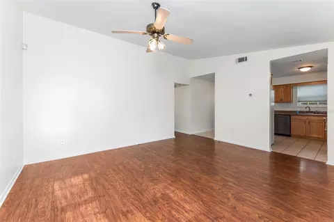 Living - 2026 SW 73rd St, Gainesville, FL 32607 photo 2 of 3
