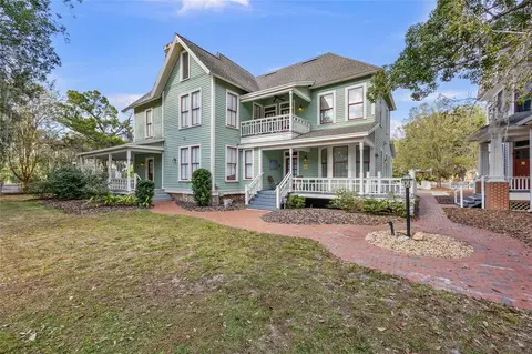 Exterior - 205 SE 7th St, Gainesville, FL 32601 photo 2 of 13