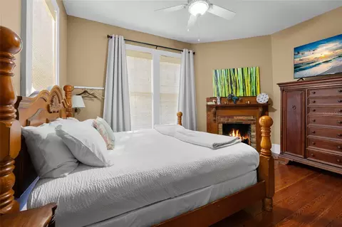 Bedroom - 205 SE 7th St, Gainesville, FL 32601 photo 1 of 17