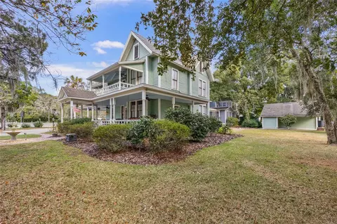 Exterior - 205 SE 7th St, Gainesville, FL 32601 photo 4 of 13