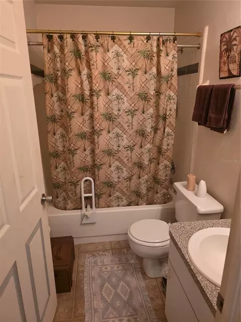 Bath - 1931 SW 73rd St, Gainesville, FL 32607 photo 2 of 5
