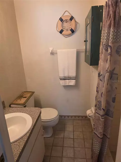 Bath - 1931 SW 73rd St, Gainesville, FL 32607 photo 3 of 5