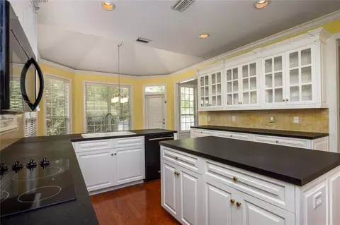 Kitchen - 4509 NW 53rd St, Gainesville, FL 32606 photo 9 of 11
