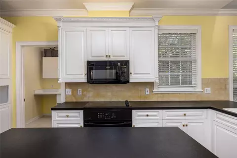 Kitchen - 4509 NW 53rd St, Gainesville, FL 32606 photo 7 of 11
