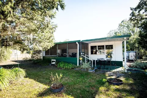 240 Kitty Ave, Interlachen, FL 32148