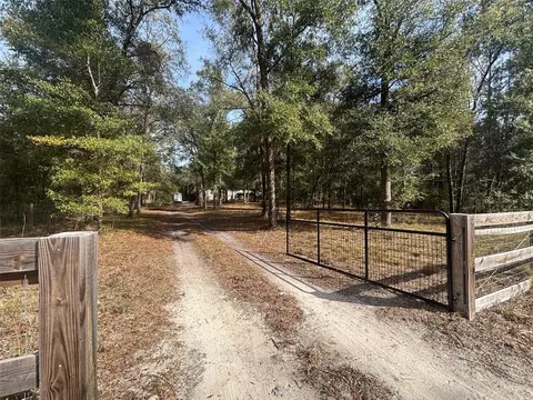 595 SW Trenton Ter, Fort White, FL 32038