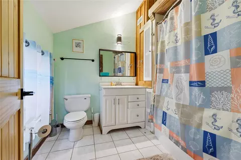 Bath - 317 Cedar St NE, Steinhatchee, FL 32359 photo 1 of 2