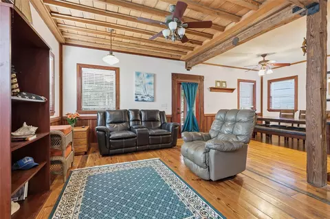 Living - 317 Cedar St NE, Steinhatchee, FL 32359 photo 2 of 3