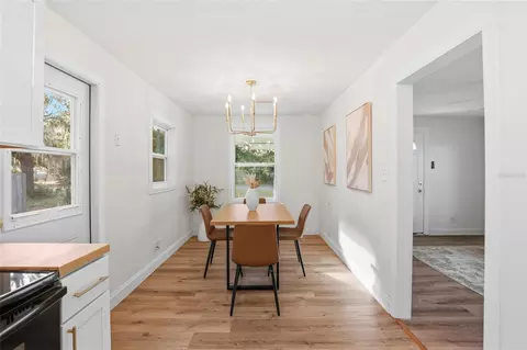 Dining - 425 SE 2nd St, Williston, FL 32696 photo 2 of 3