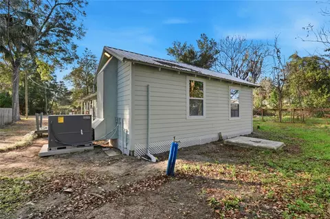 Exterior - 425 SE 2nd St, Williston, FL 32696 photo 12 of 13
