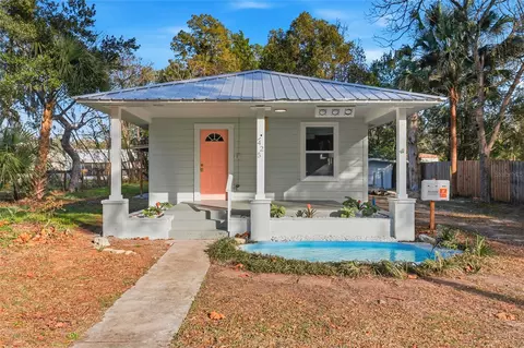 Exterior - 425 SE 2nd St, Williston, FL 32696 photo 3 of 13