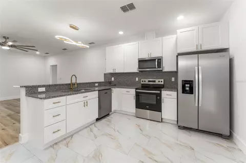 Kitchen - 1471 NE 153rd Ave, Williston, FL 32696 photo 1 of 3