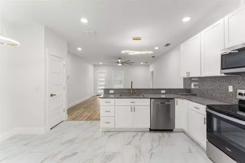 Kitchen - 1471 NE 153rd Ave, Williston, FL 32696 photo 3 of 3