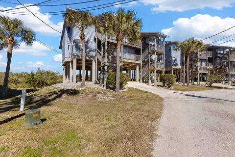 Exterior - 11 Old Mill Dr #9C, Cedar Key, FL 32625 photo 7 of 8