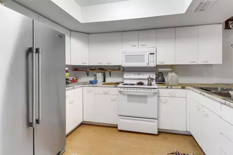 Kitchen - 1000 Rabbit Run Rd, Naples, FL 34120 photo 1 of 2