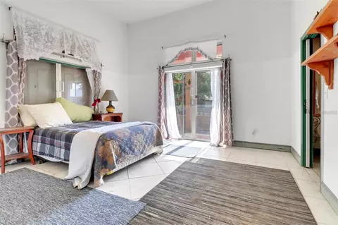 Bedroom - 1000 Rabbit Run Rd, Naples, FL 34120 photo 2 of 3