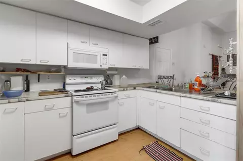 Kitchen - 1000 Rabbit Run Rd, Naples, FL 34120 photo 2 of 2