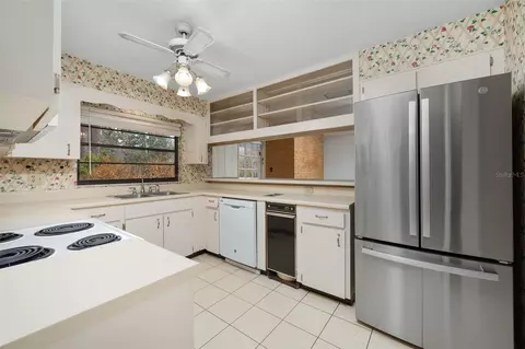 Kitchen - 412 NW 46th St, Gainesville, FL 32607 photo 3 of 5