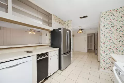 Kitchen - 412 NW 46th St, Gainesville, FL 32607 photo 5 of 5