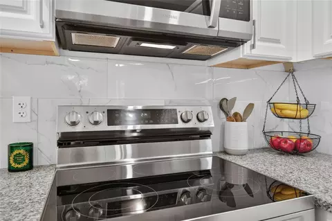 Kitchen - 119 Pine Trl, Melrose, FL 32666 photo 3 of 3