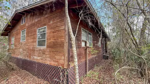 Exterior - 237 Highland Dr, Hawthorne, FL 32640 photo 6 of 11