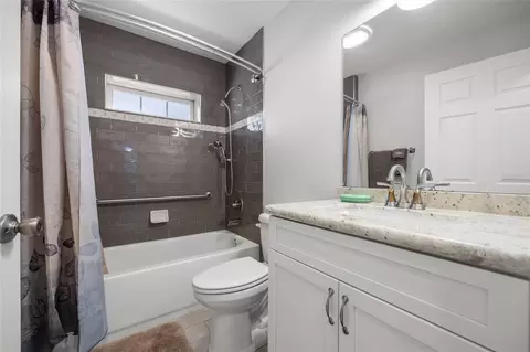 Bath - 3109 E Bryant Ave, Bell, FL 32619 photo 1 of 3