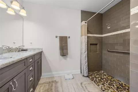 Bath - 3109 E Bryant Ave, Bell, FL 32619 photo 2 of 3