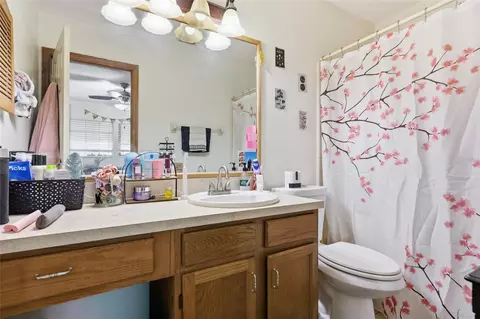 Bath - 913 SW 57th Dr, Gainesville, FL 32607 photo 1 of 3