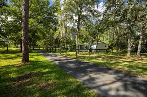14890 SE 20th St, Morriston, FL 32668