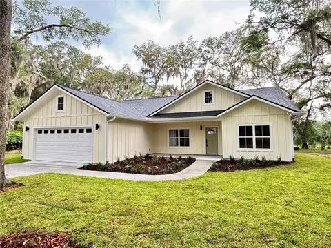 332 SE 3rd Ave, Melrose, FL 32666