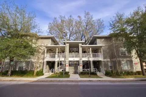 621 SW 10th St #201, Gainesville, FL 32601