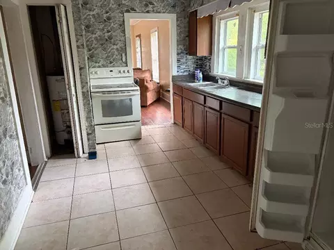 Kitchen - 31 NW 4th St, Williston, FL 32696 photo 1 of 3