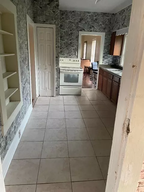 Kitchen - 31 NW 4th St, Williston, FL 32696 photo 2 of 3