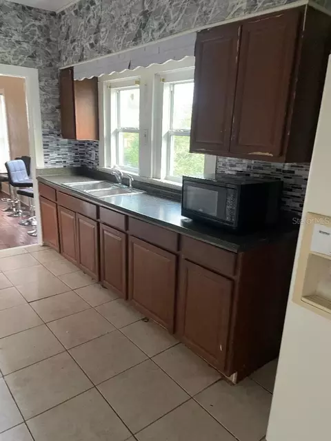 Kitchen - 31 NW 4th St, Williston, FL 32696 photo 3 of 3